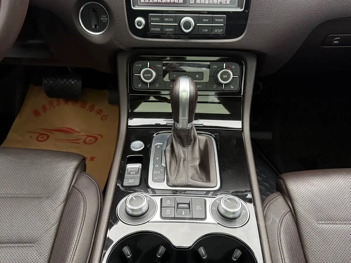 Volkswagen Touareg 2018 — Фото 16/19
