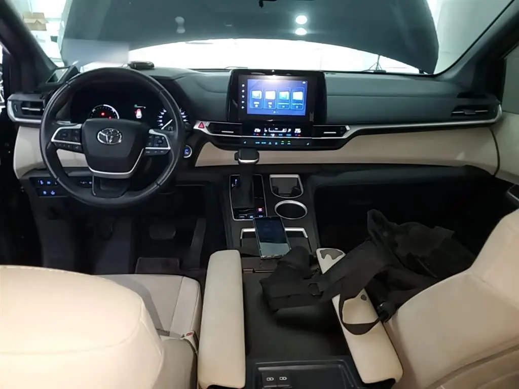 Toyota Sienna 2022 — Şəkil 10/20