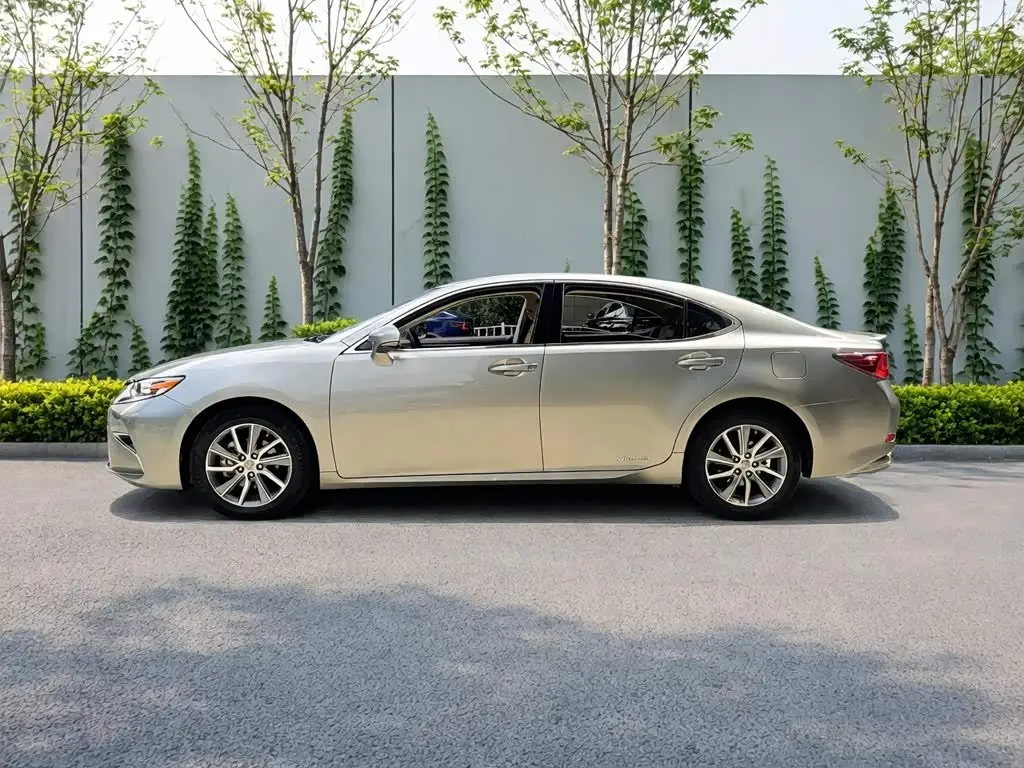 Lexus ES 2017 — Фото 8/18