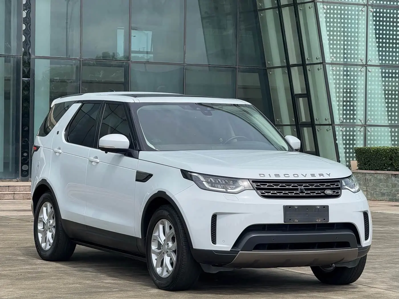 Land Rover Discovery 2019 — Şəkil 3/9