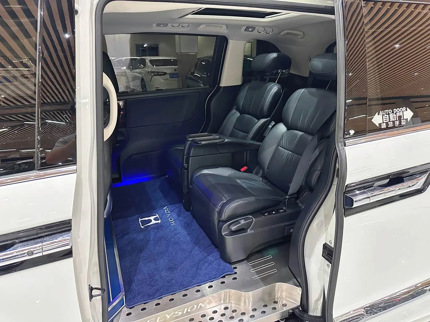Honda Elysion 2018 — Photo 6/13