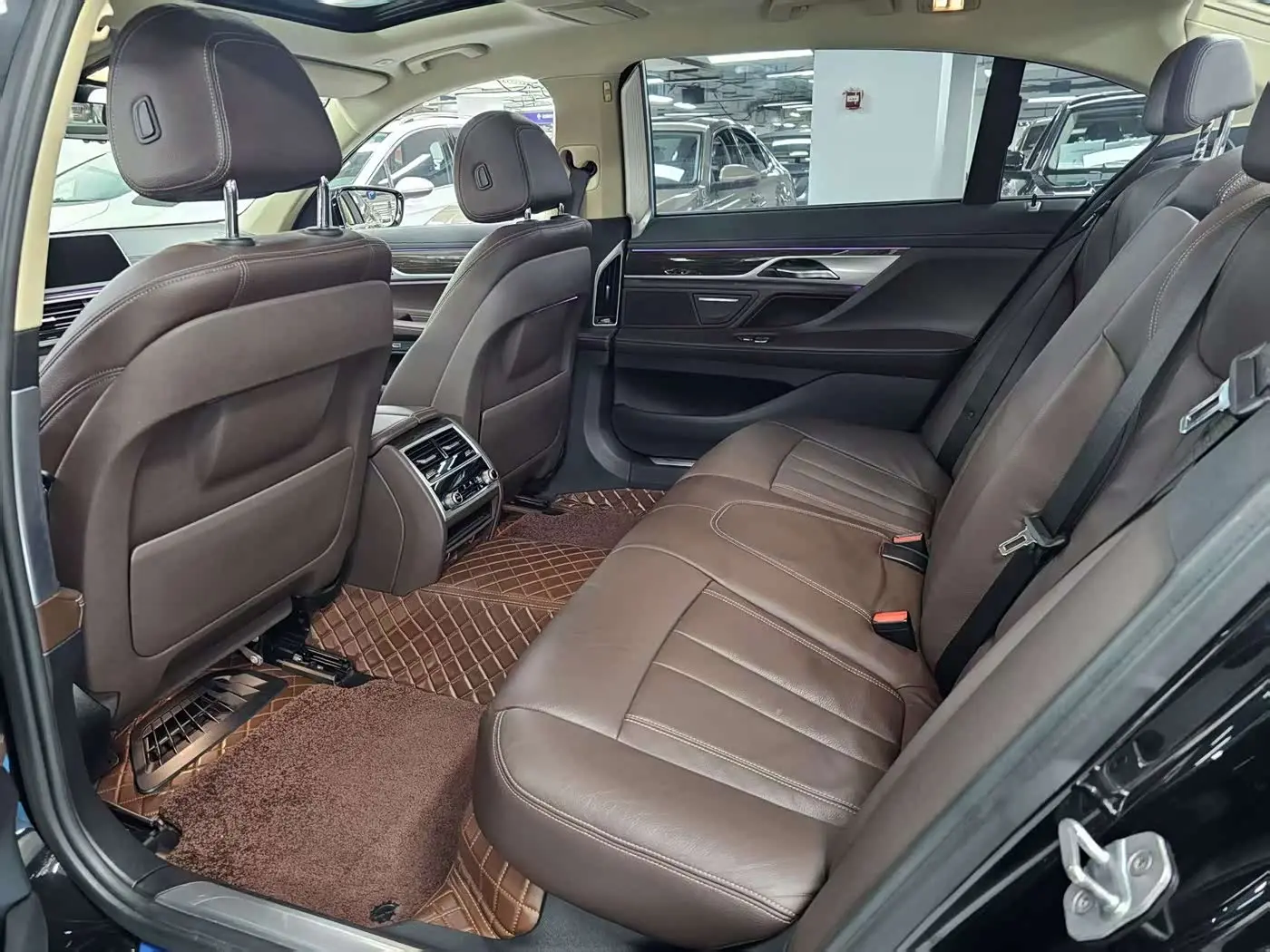 BMW 7 Series 2017 — Şəkil 11/19