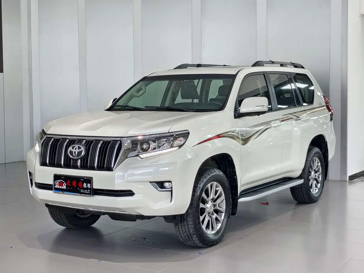 Toyota Prado 2018 — Photo 1/16