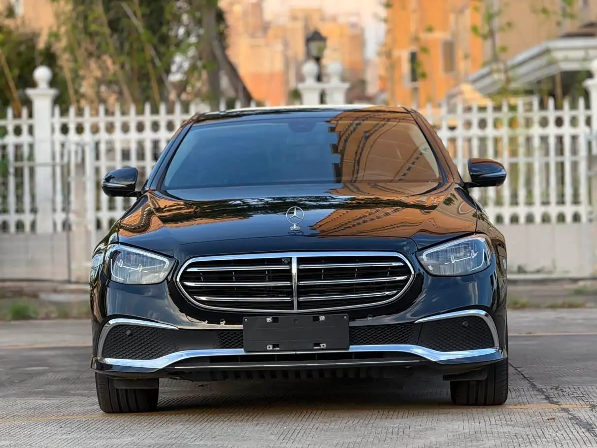 Mercedes-Benz E-Class 2020 — Photo 1/16