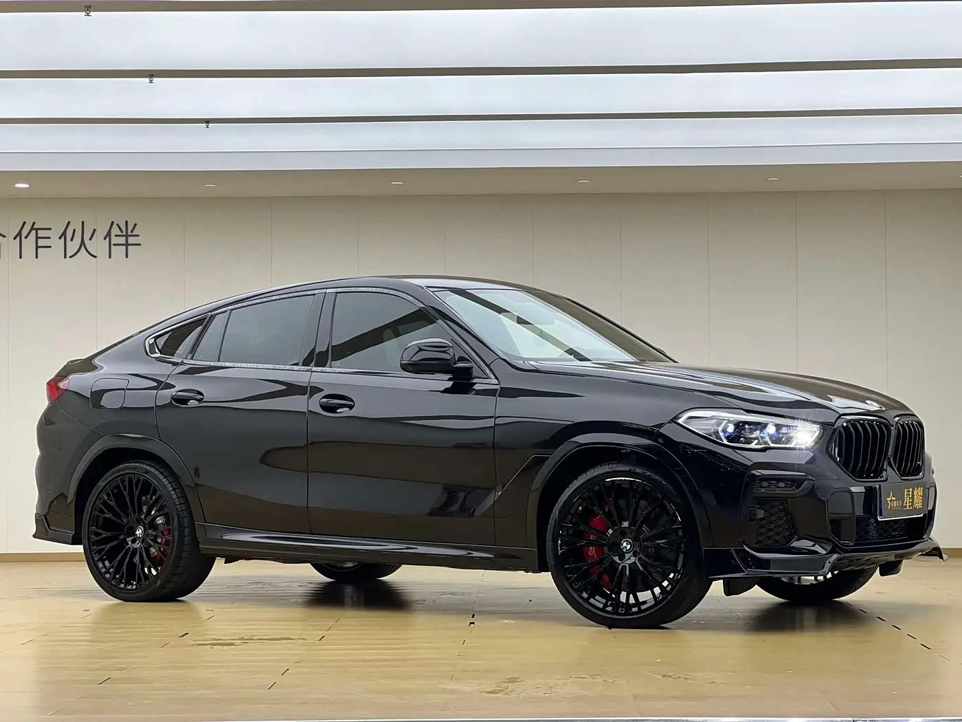BMW X6 2022 — Фото 3/20