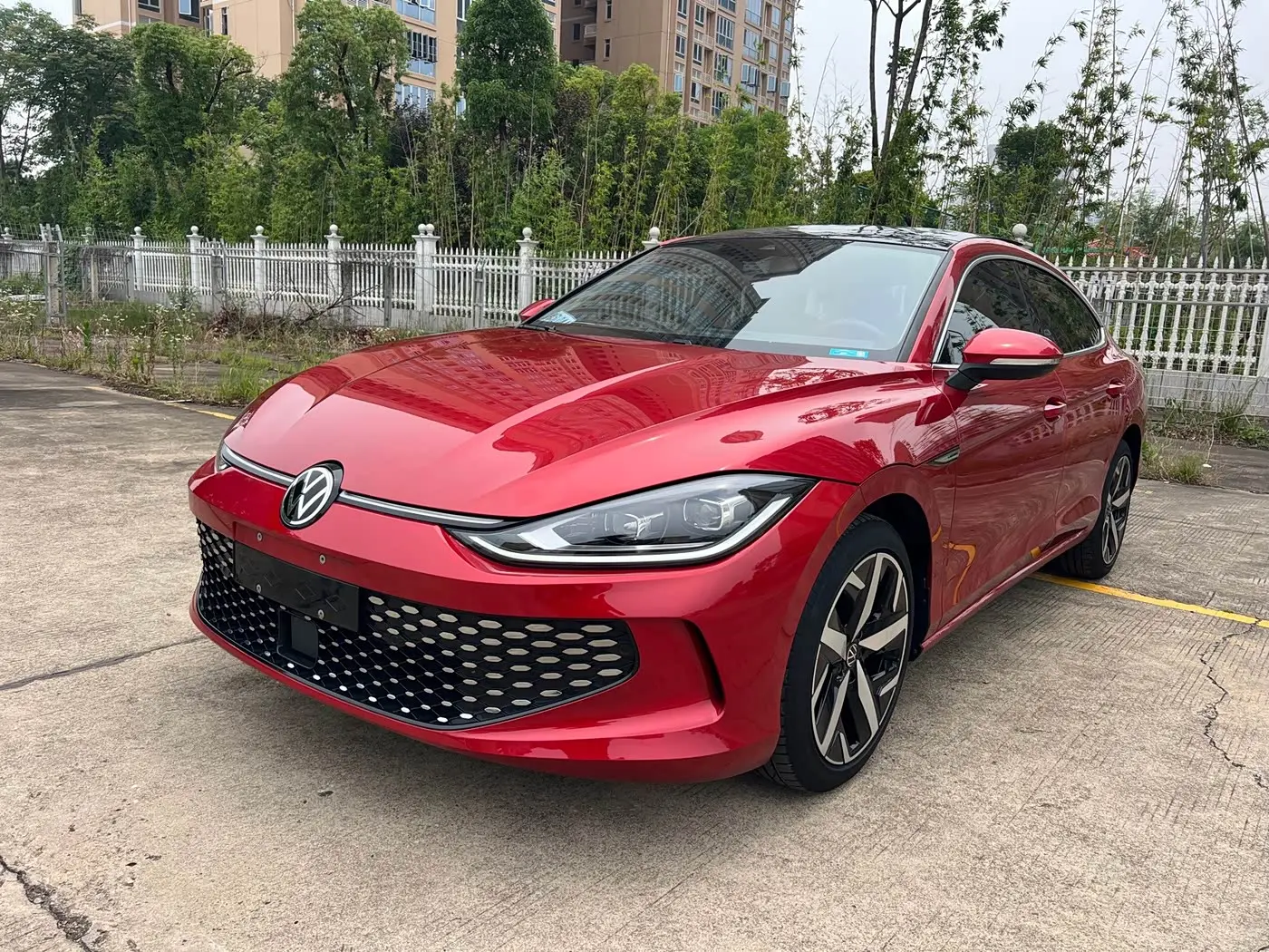 Volkswagen Lamando 2023 — Photo 1/16