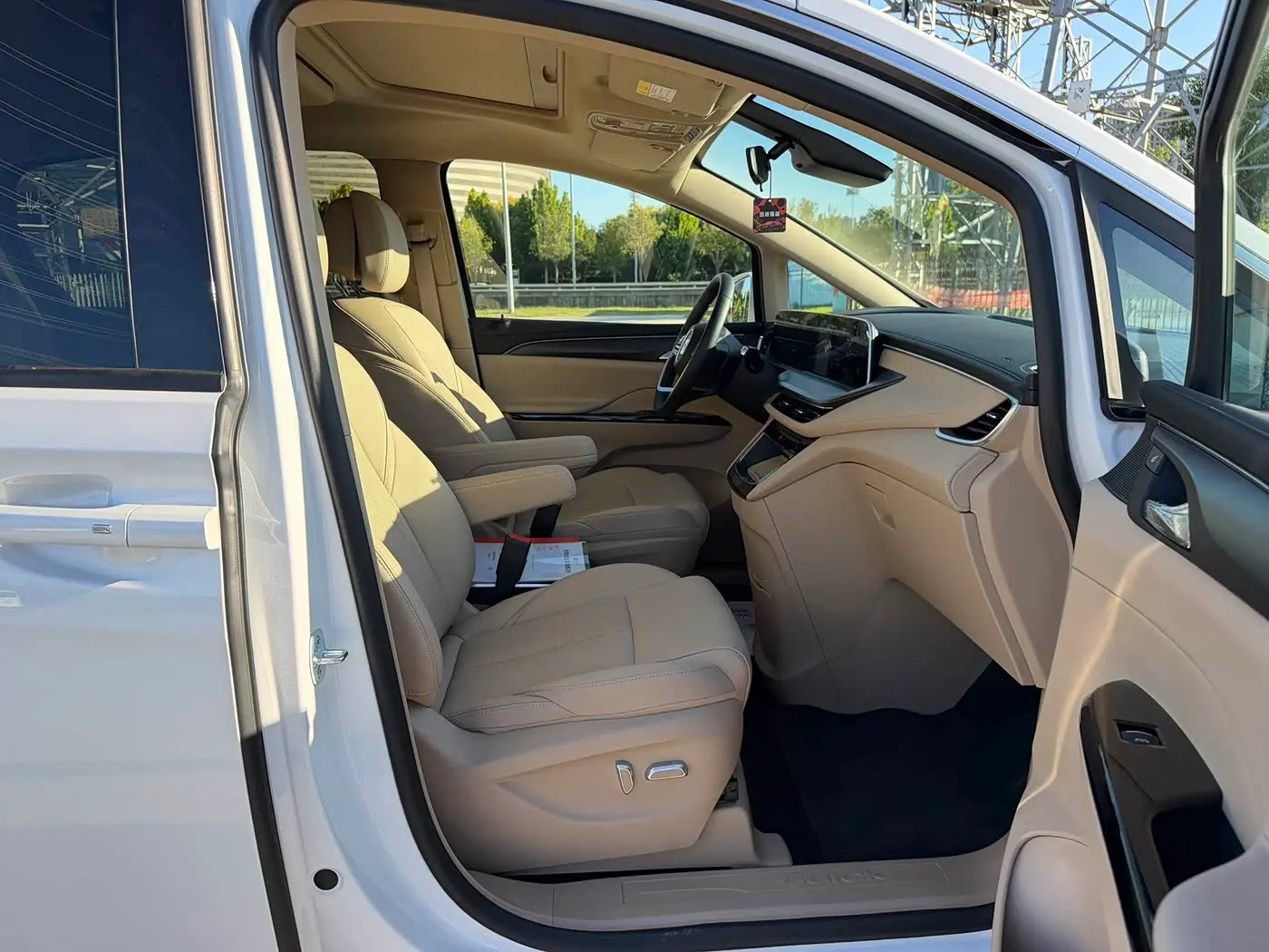 Buick GL8 New Energy 2025 — Şəkil 15/16
