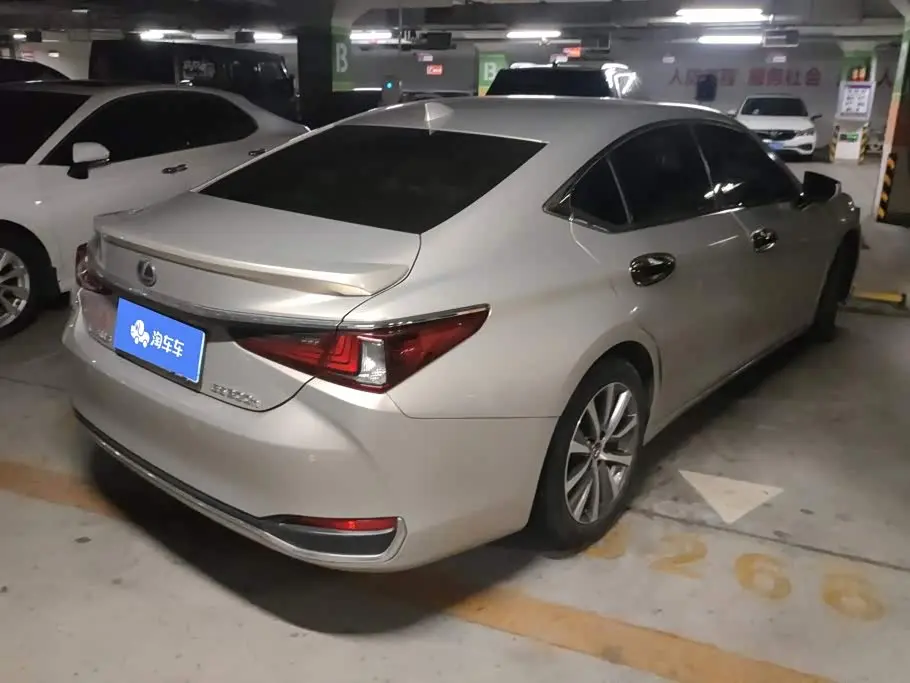 Lexus ES 2020 — Photo 3/16