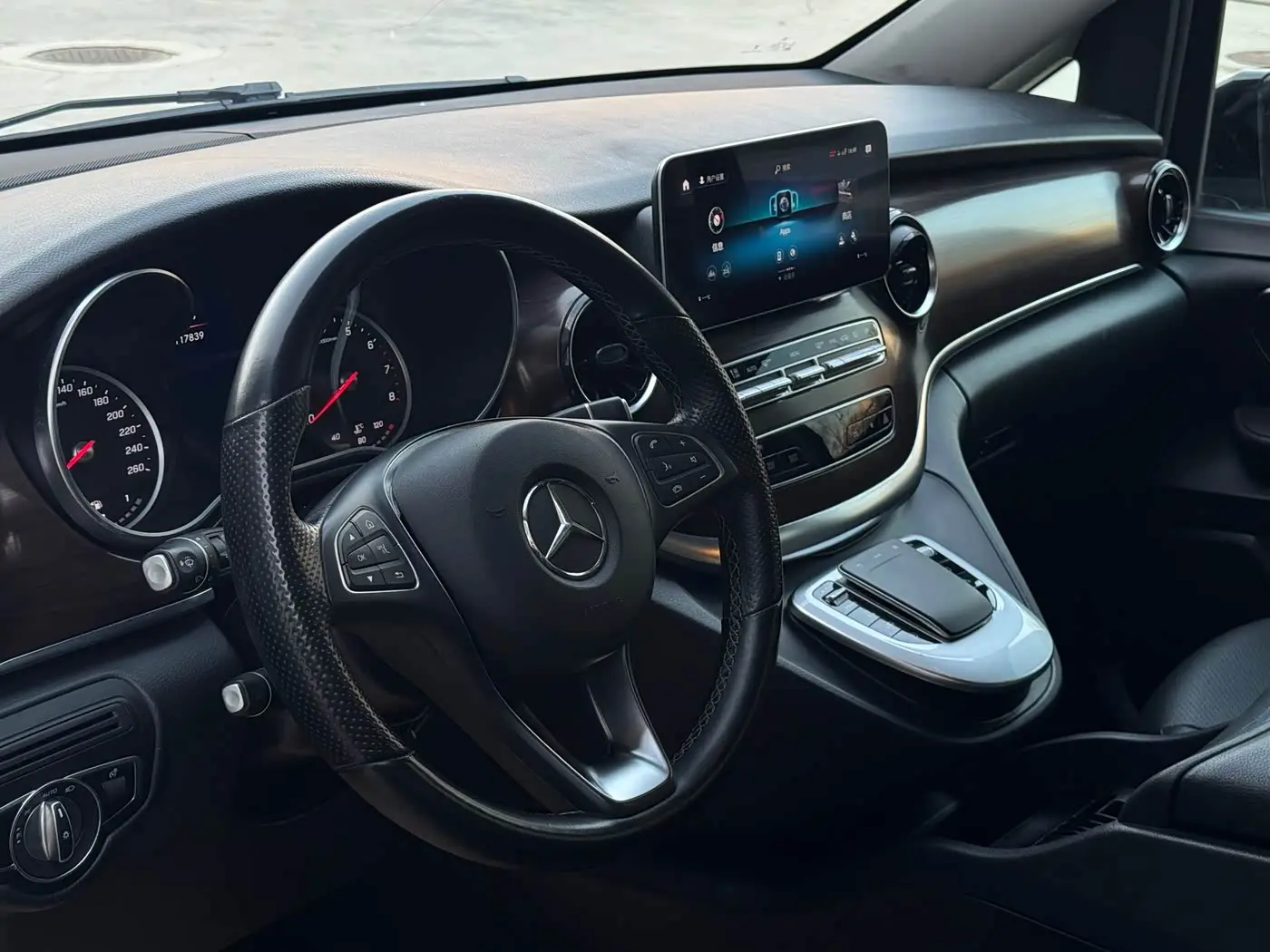 Mercedes-Benz V-Class 2022 — Фото 16/20