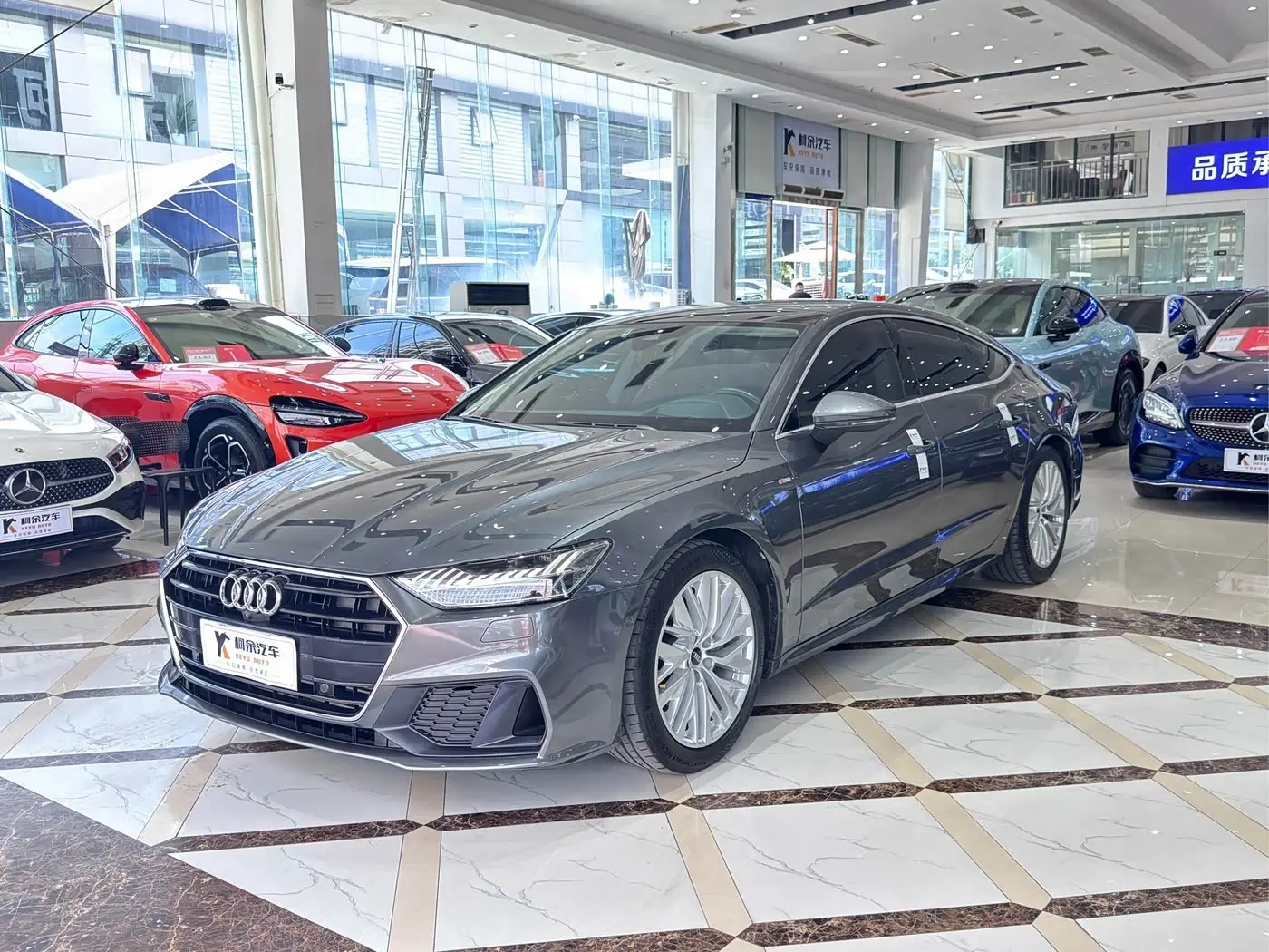 Audi A7 2021 — Фото 2/16