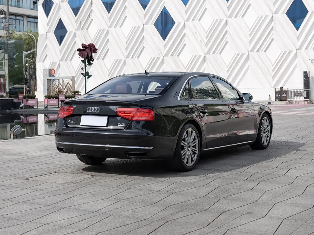 Audi A8 2013 — Photo 4/20