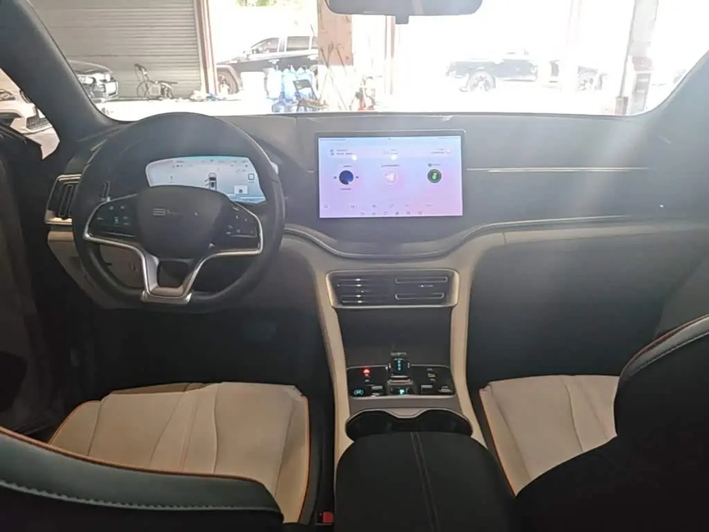 BYD Song PLUS PHEV 2024 — Photo 6/20