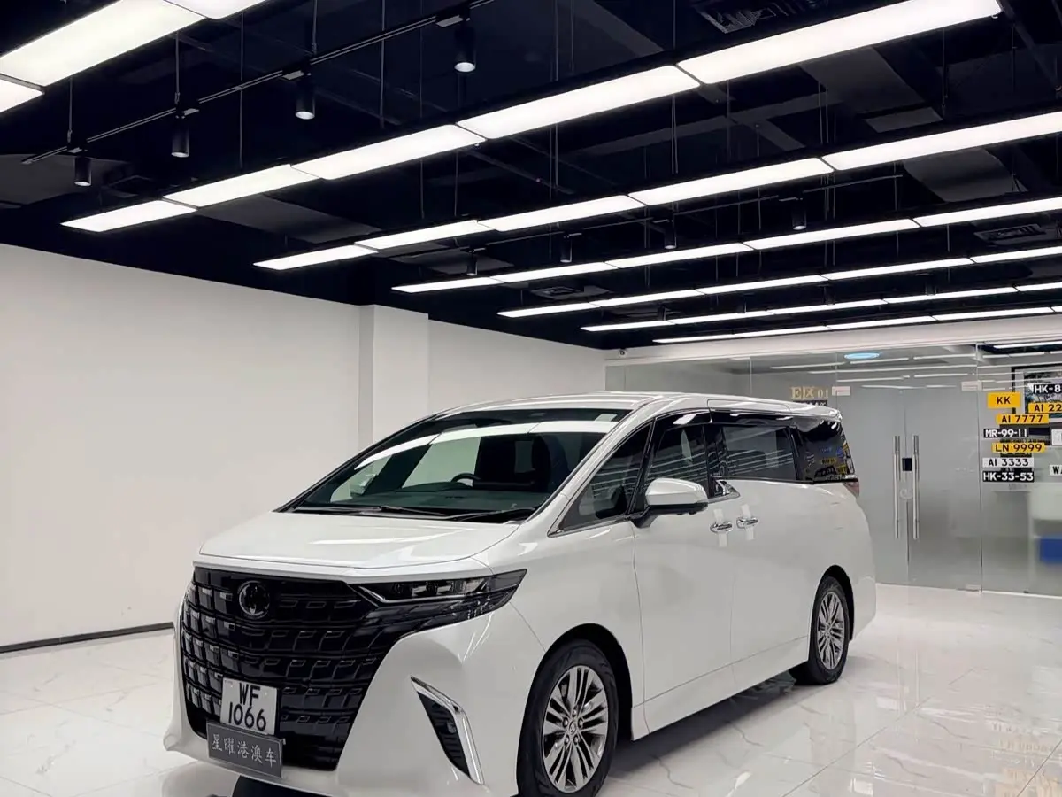 Toyota Alphard 2025 — Photo 1/9