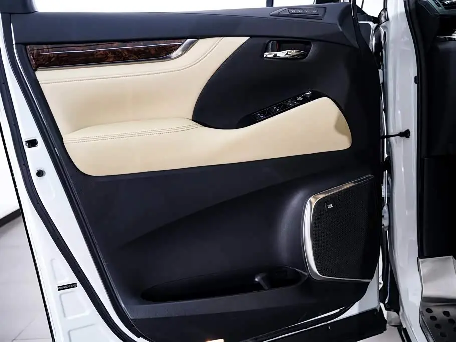Toyota Alphard 2020 — Photo 17/20