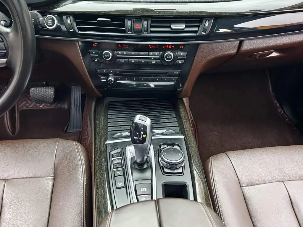 BMW X5 2016 — Photo 18/20