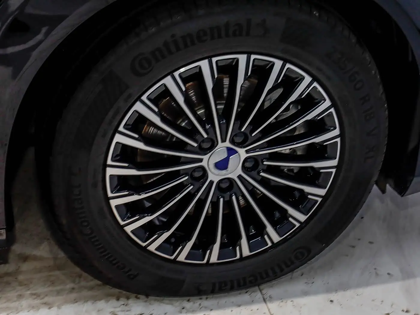 Denza D9 2025 — ფოტო 18/20