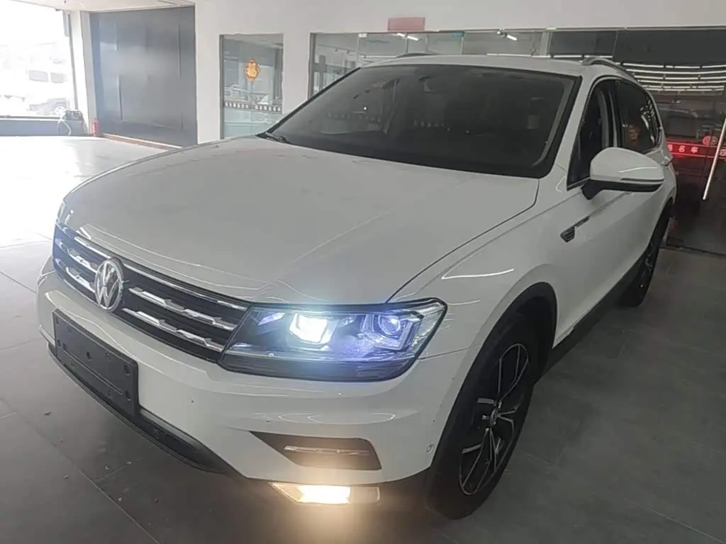 Volkswagen Tiguan L 2019 — Фото 1/20