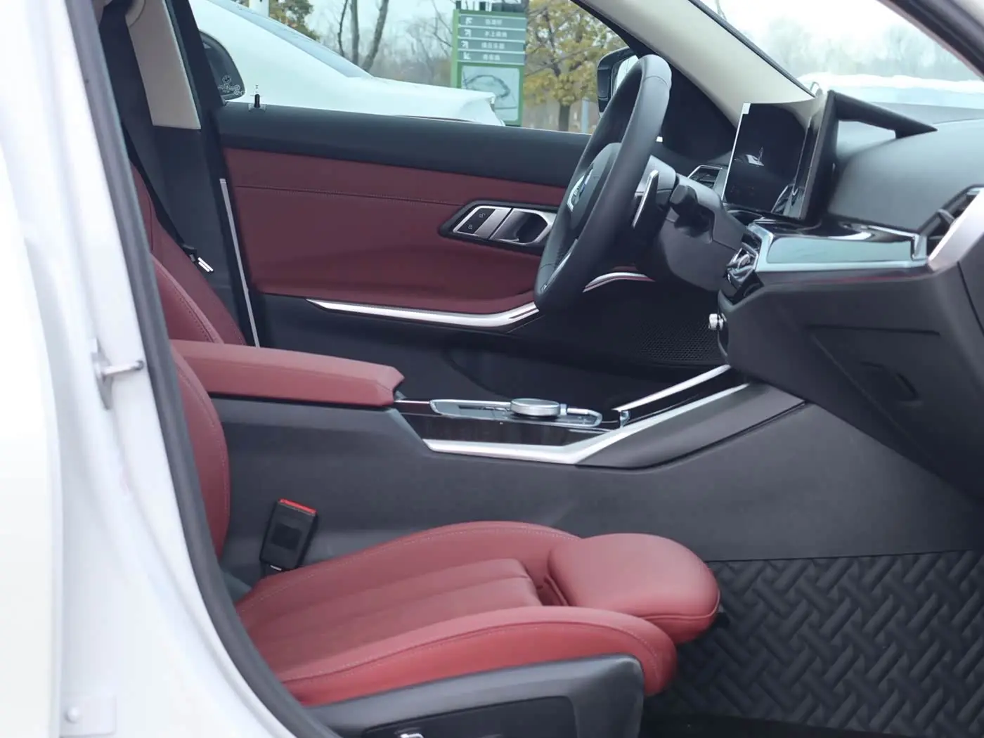BMW 3 Series 2024 — Photo 17/18