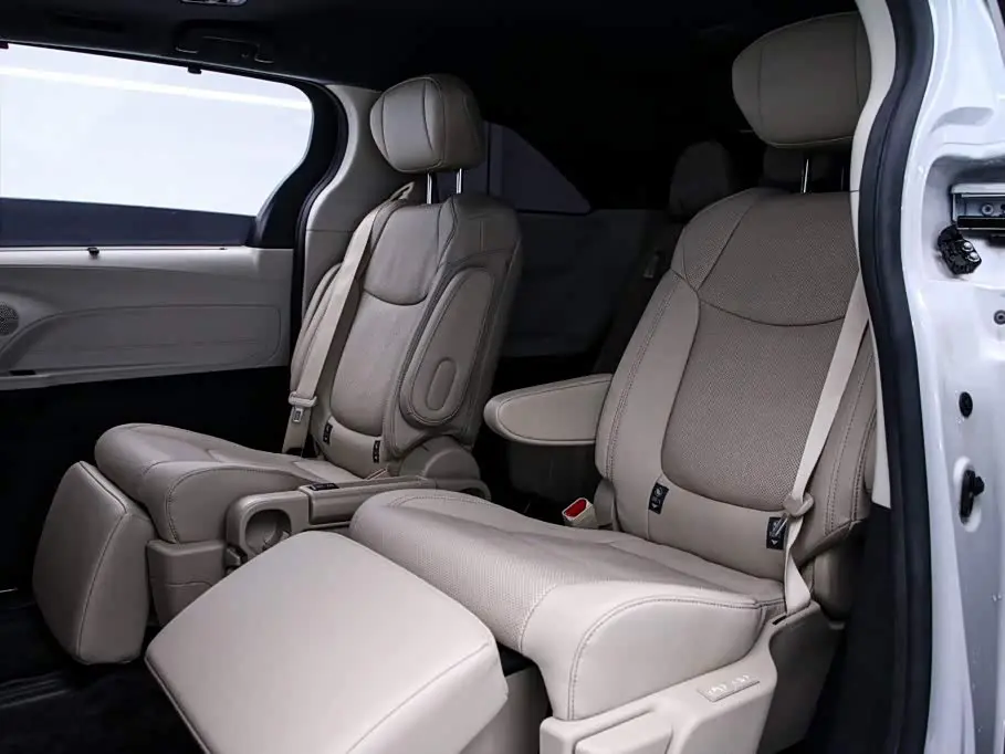 Toyota Sienna 2023 — Photo 18/20