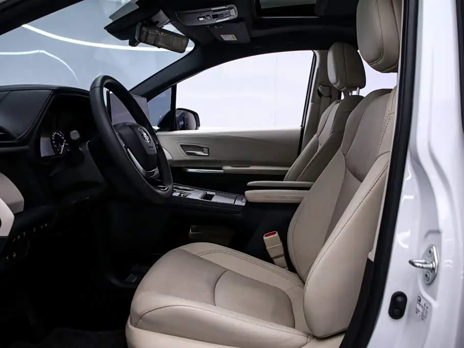 Toyota Sienna 2023 — Photo 16/20