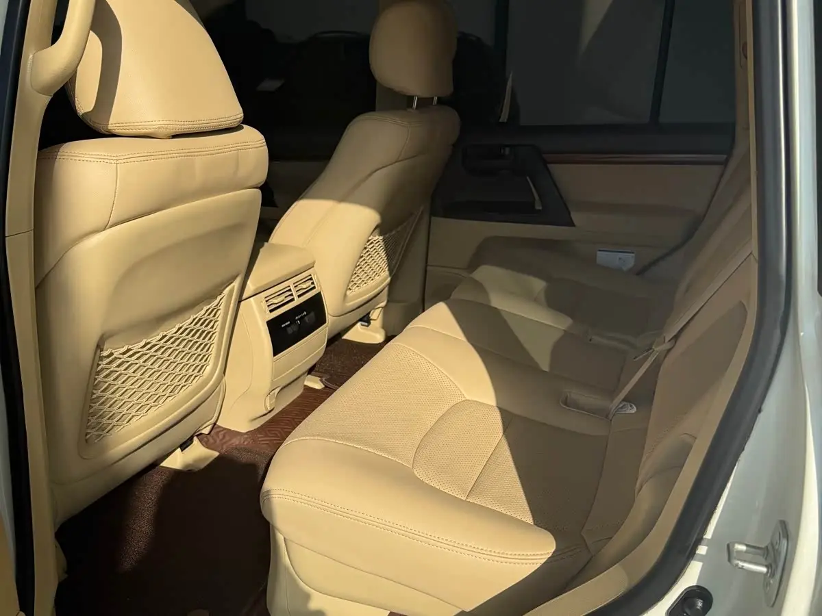 Toyota Land Cruiser 2017 — Şəkil 8/9