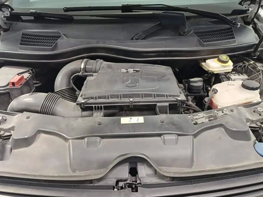 Mercedes-Benz V-Class 2021 — Photo 10/16