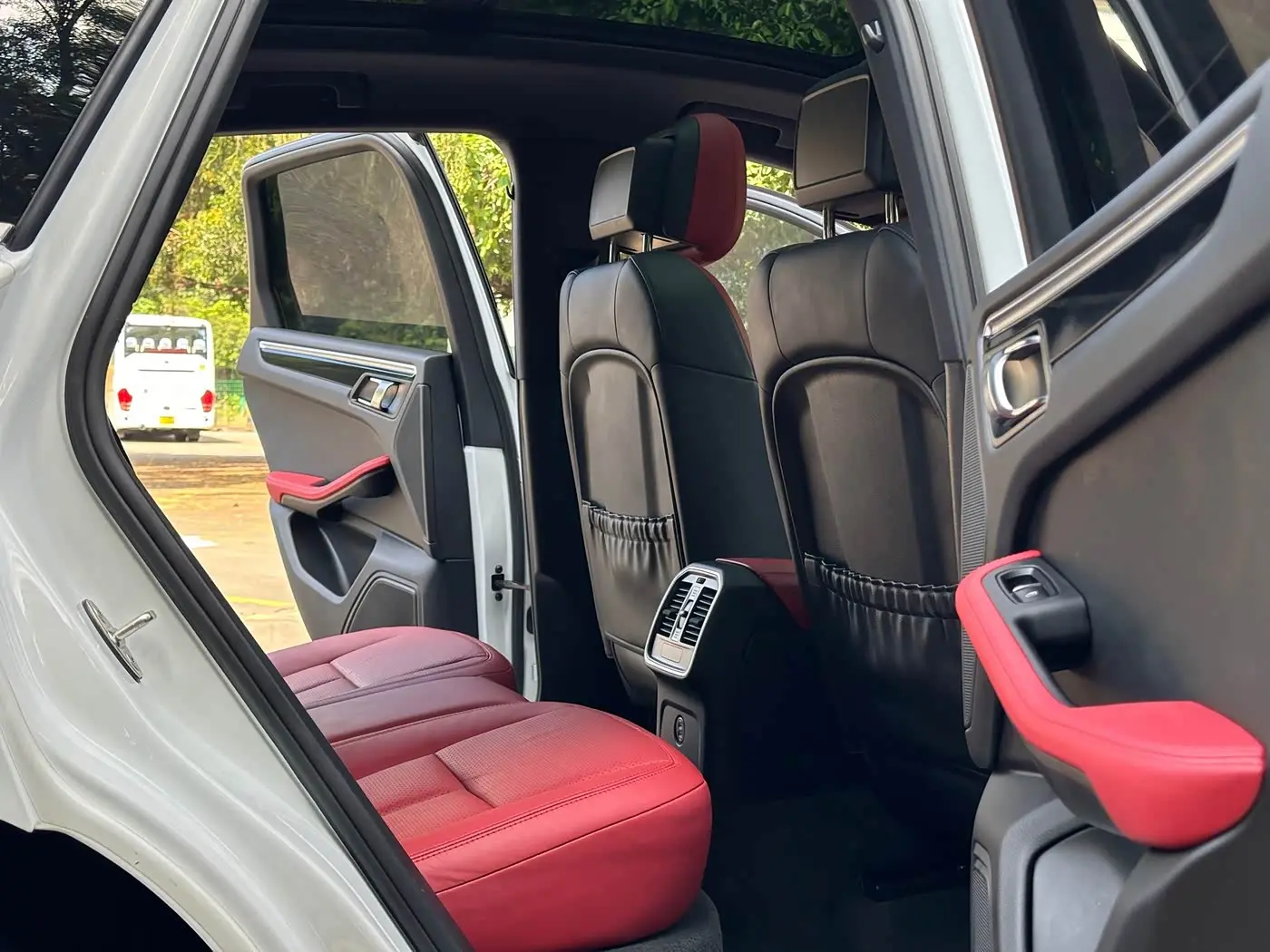 Porsche Macan 2021 — Фото 9/19