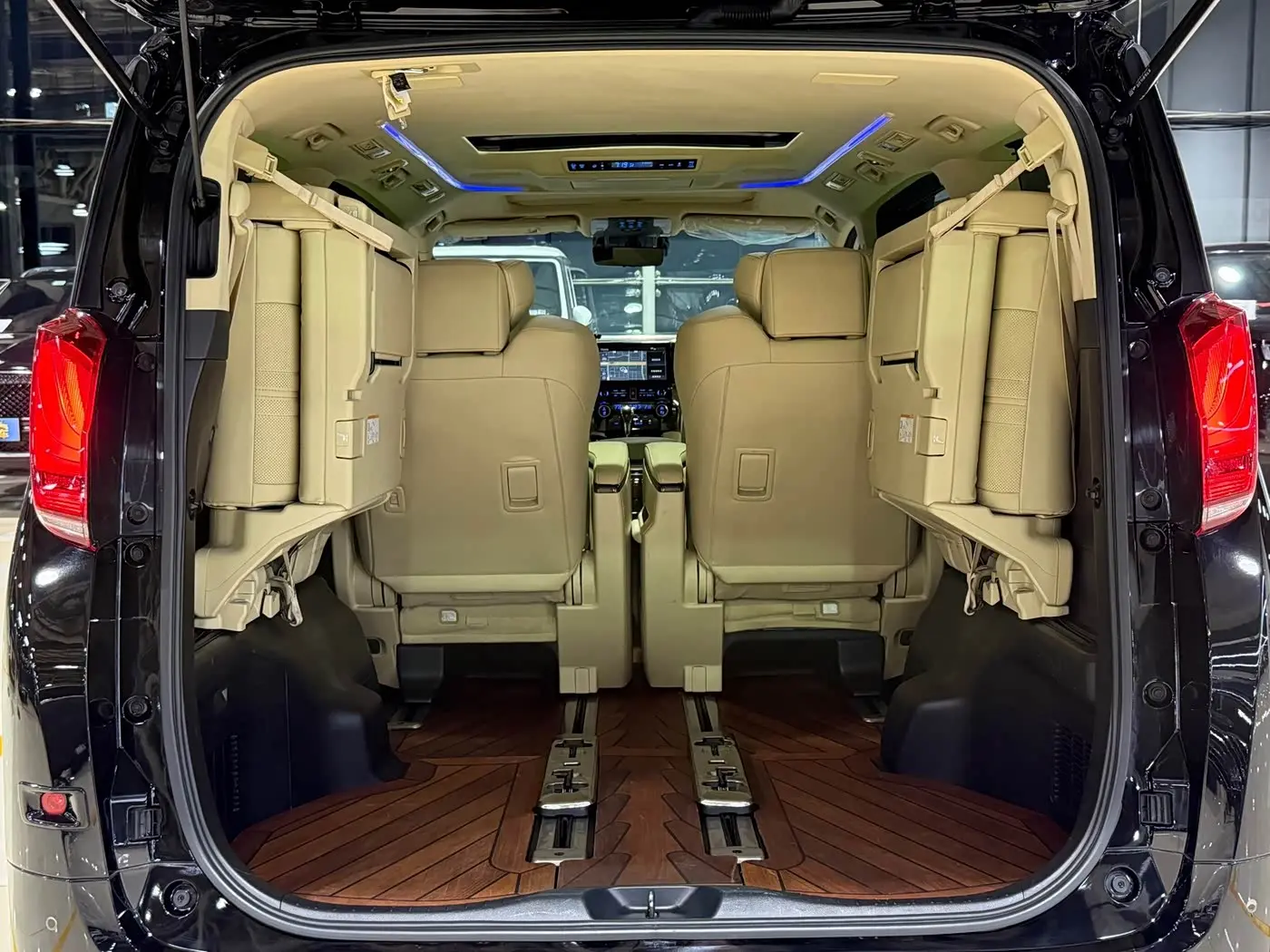 Toyota Alphard 2020 — Фото 17/20