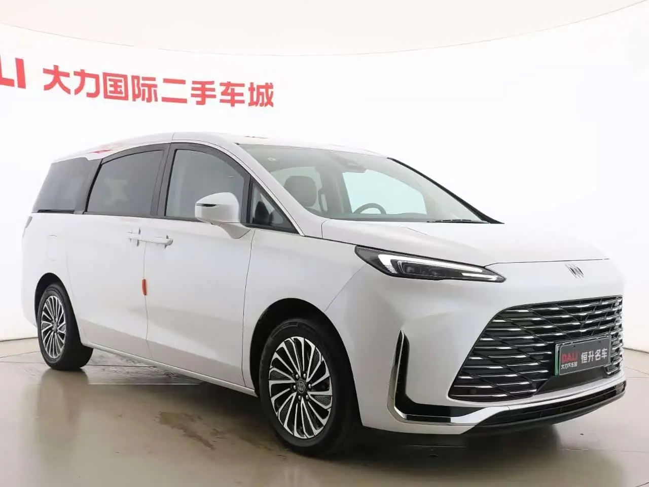 Buick GL8 New Energy 2025 — Photo 3/16
