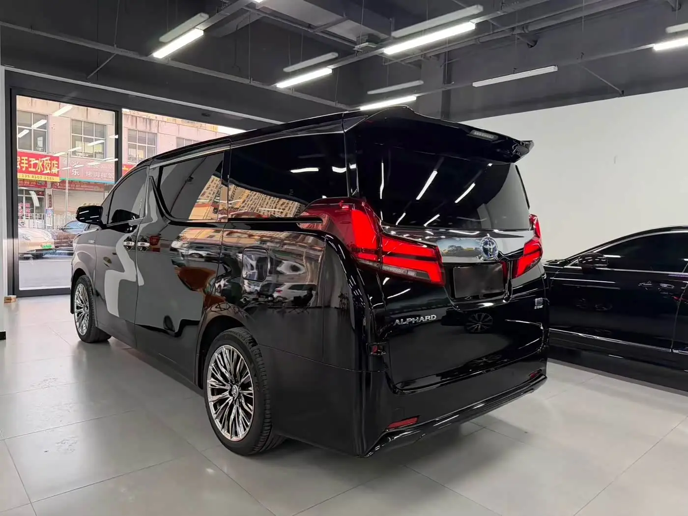 Toyota Alphard 2021 — Photo 7/9