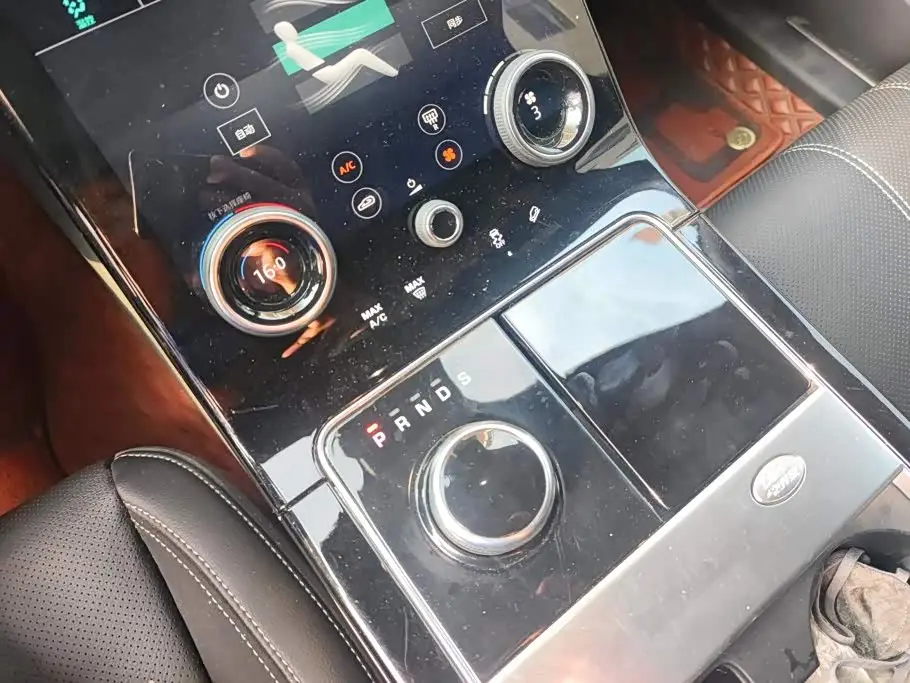 Land Rover Range Rover Velar 2019 — Фото 15/16