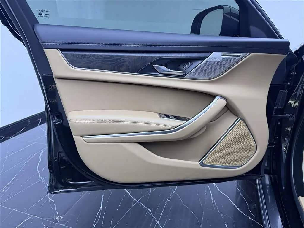 Jaguar XFL 2025 — Photo 19/20