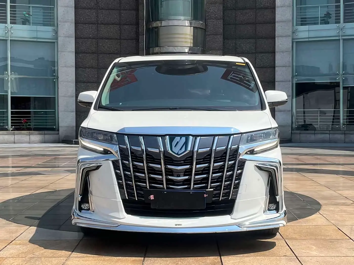 Toyota Alphard 2020 — Фото 2/16