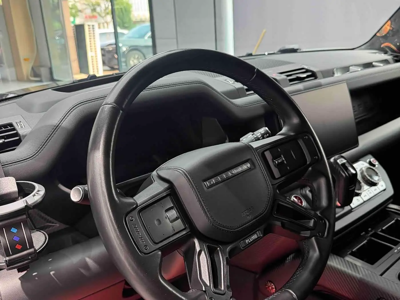 Land Rover Defender 2023 — Фото 13/20