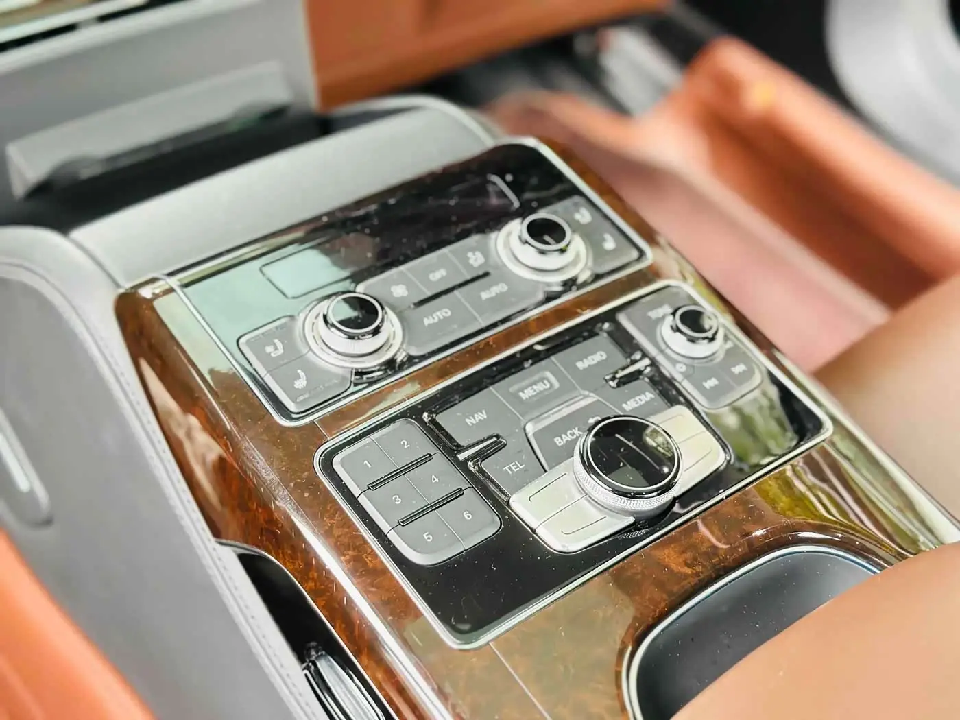 Audi A8 2013 — Photo 9/10