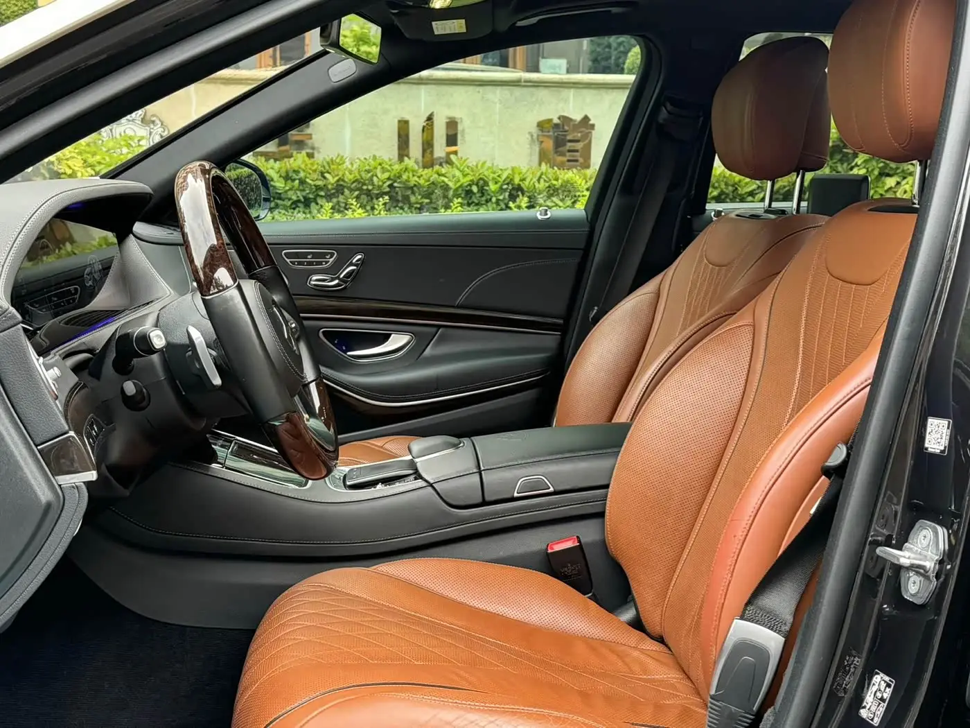 Mercedes-Benz Maybach S-Class 2020 — Photo 18/20
