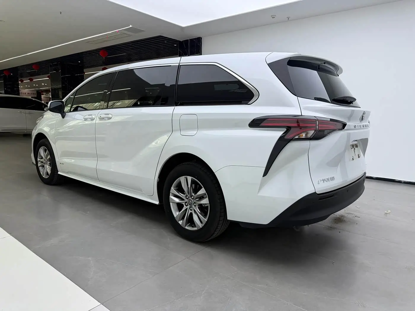 Toyota Sienna 2024 — ფოტო 9/20