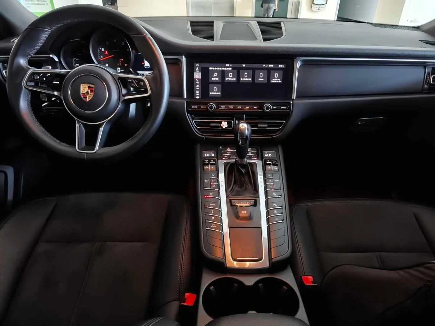 Porsche Macan 2020 — Фото 11/20
