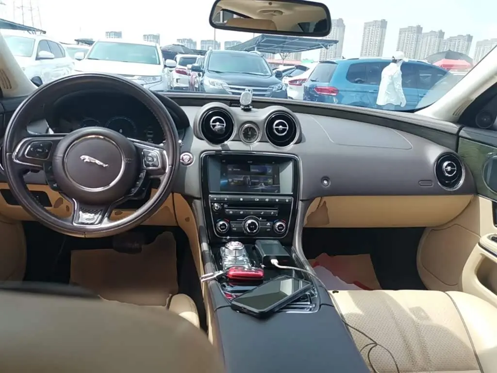 Jaguar XJ 2017 — Şəkil 10/20