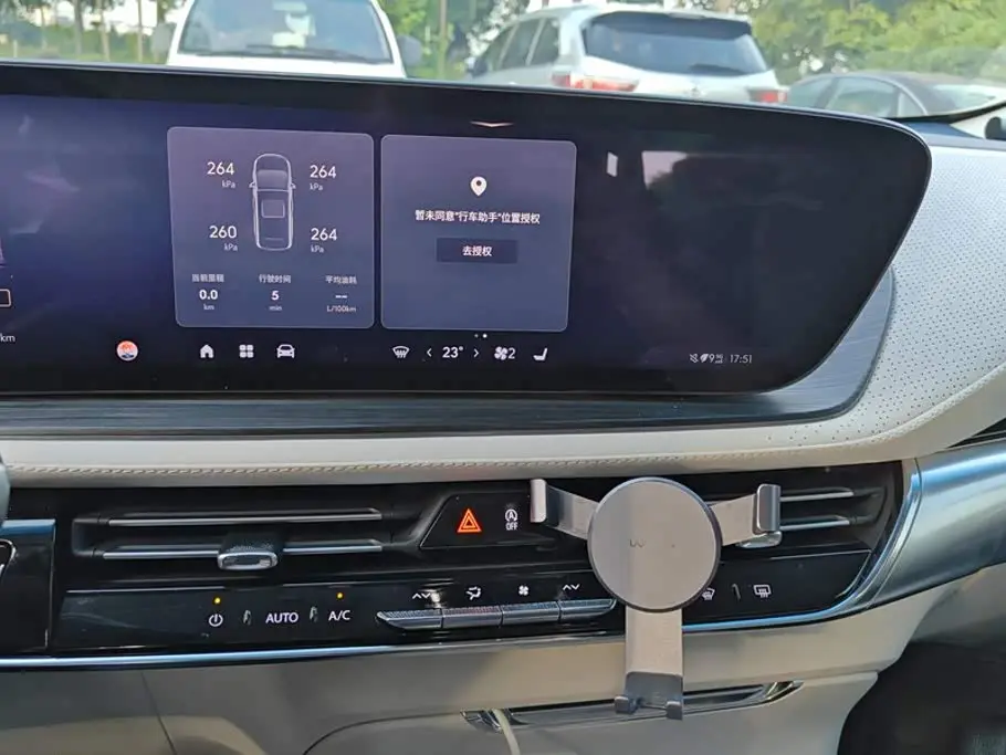 Buick Century 2023 — Photo 13/16