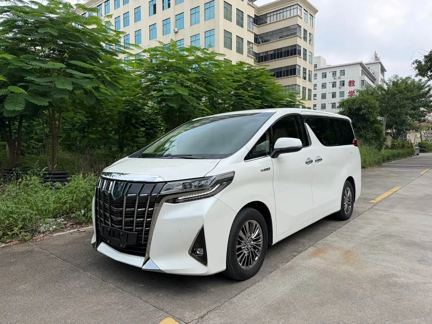 Toyota Alphard 2020 — Photo 1/20