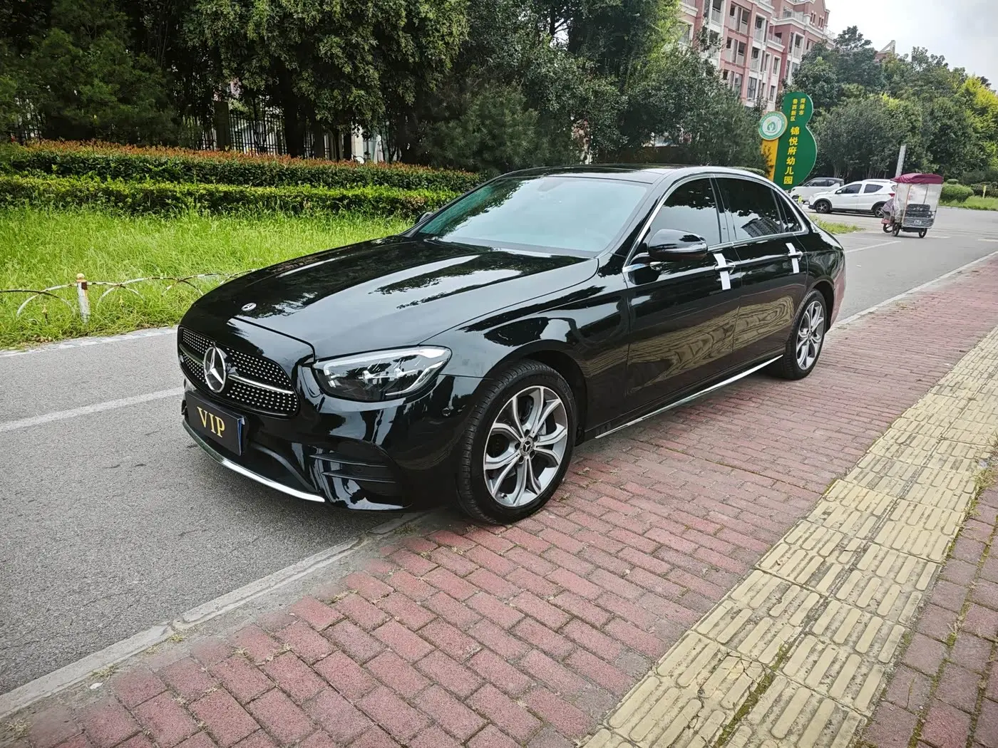 Mercedes-Benz E-Class 2021 — Photo 5/17