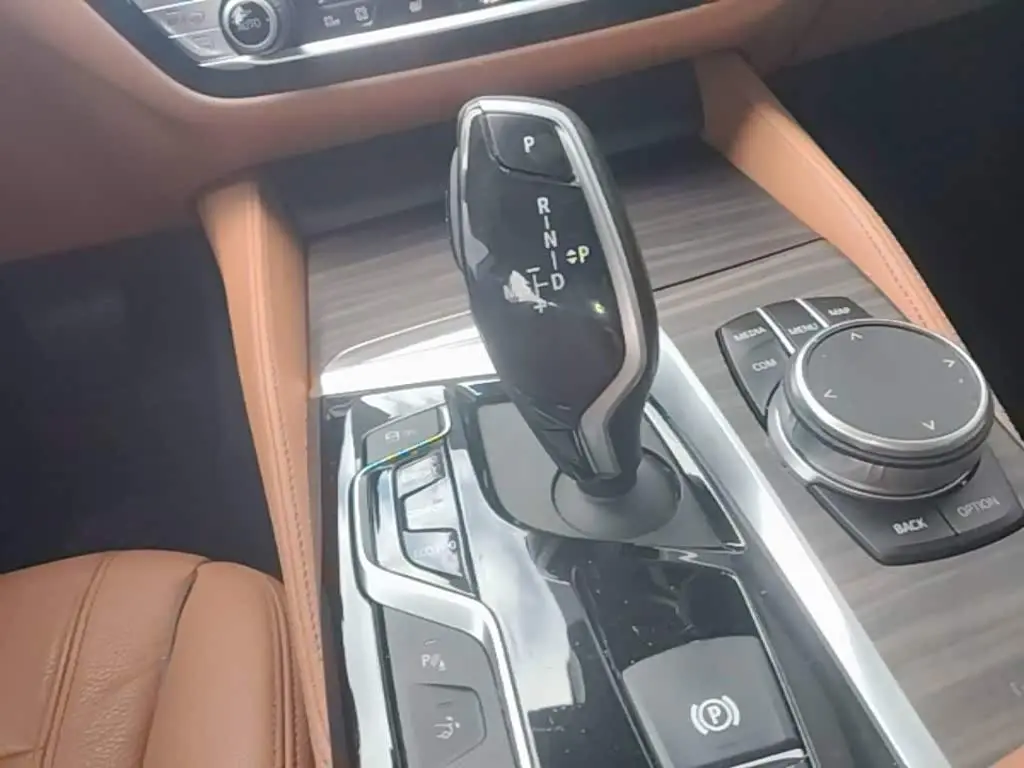 BMW 6 Series GT 2020 — Фото 14/20