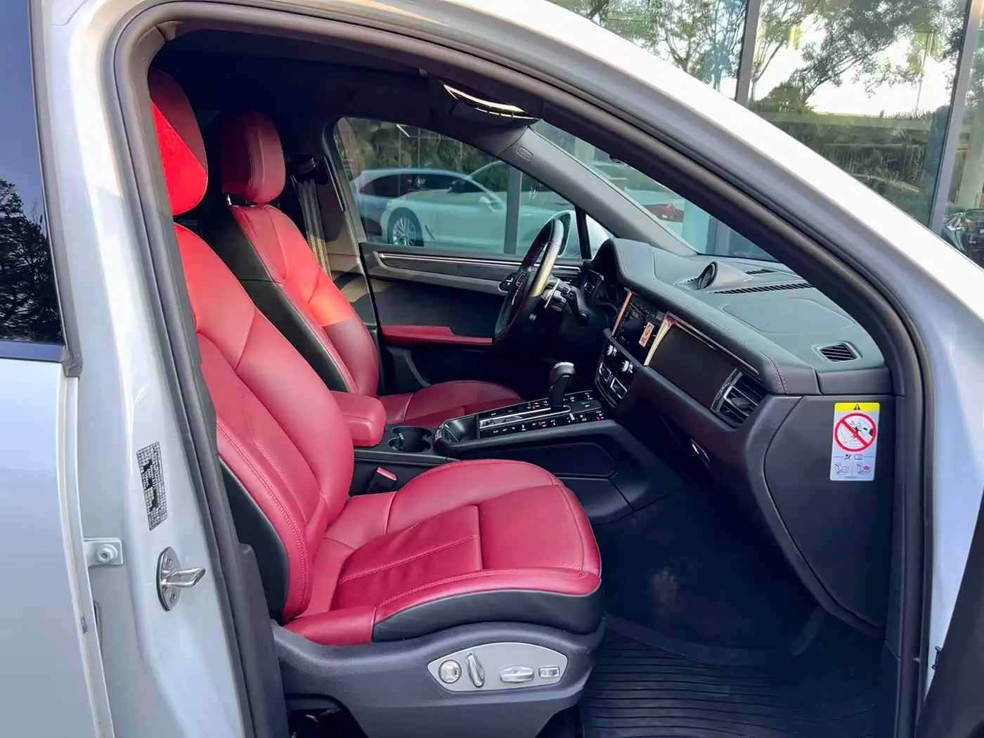 Porsche Macan 2022 — Photo 9/14