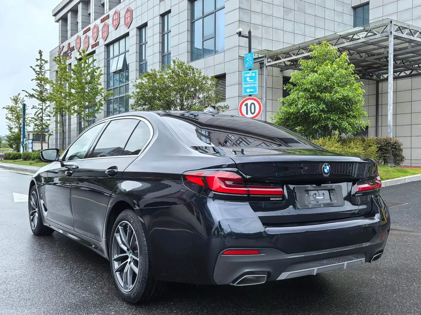 BMW 5 Series 2021 — Photo 16/18