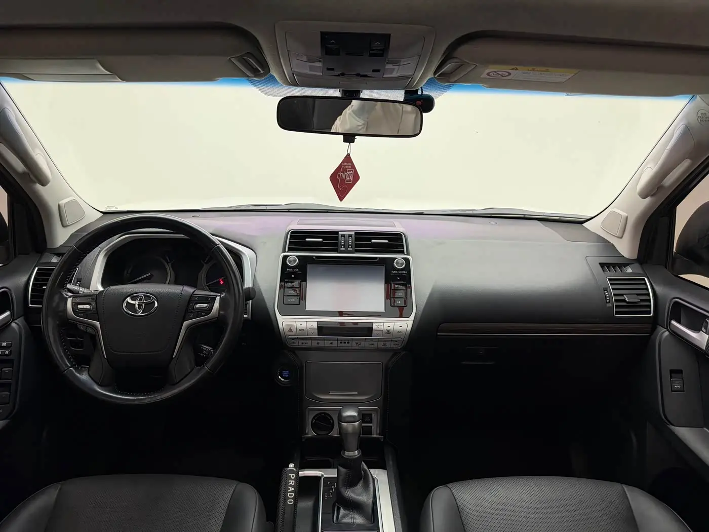 Toyota Prado 2019 — Photo 4/14