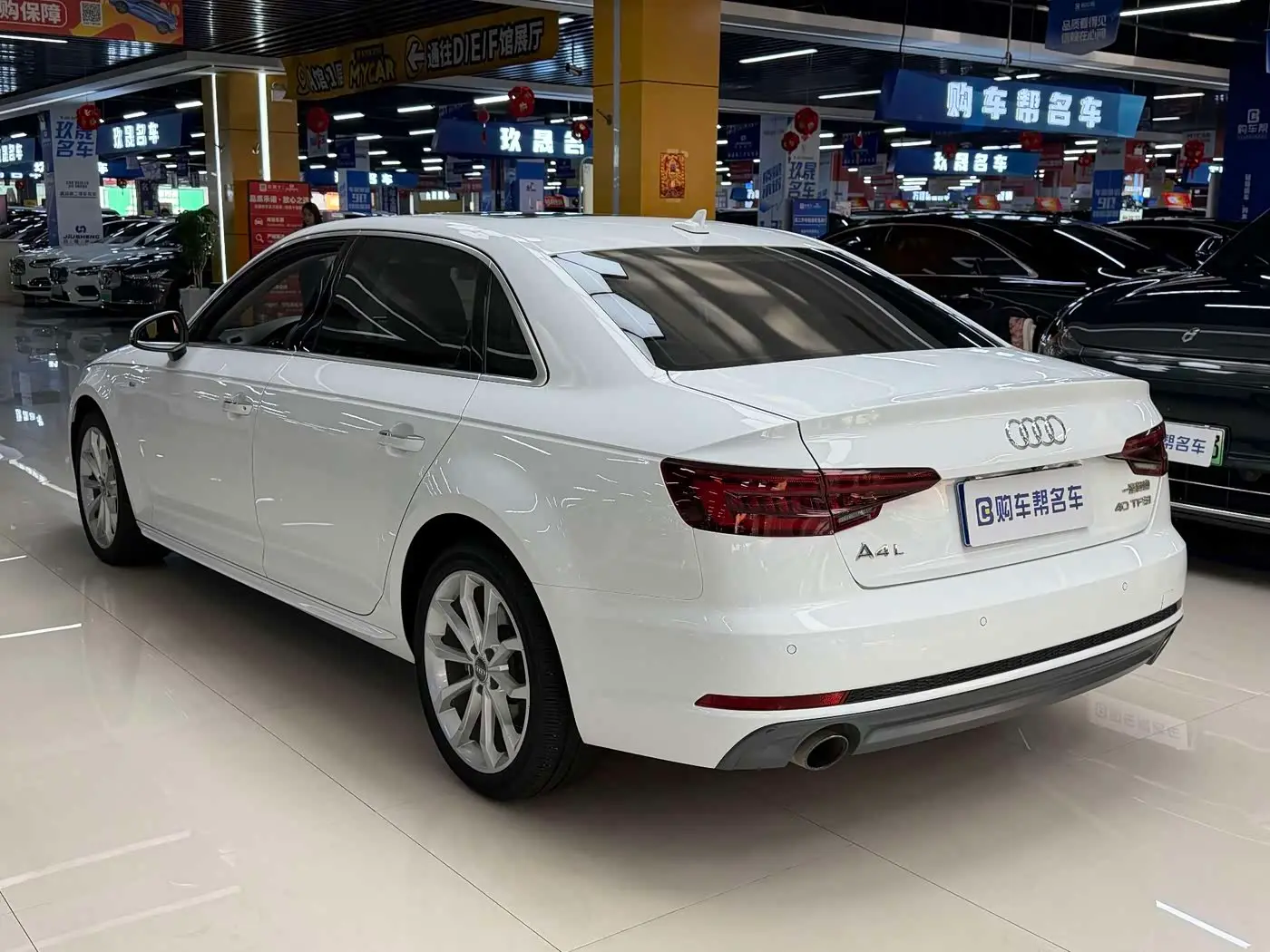 Audi A4L 2018 — Фото 17/19
