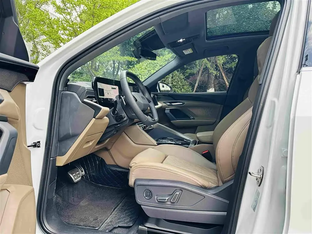 Audi Q5L 2025 — Photo 12/20