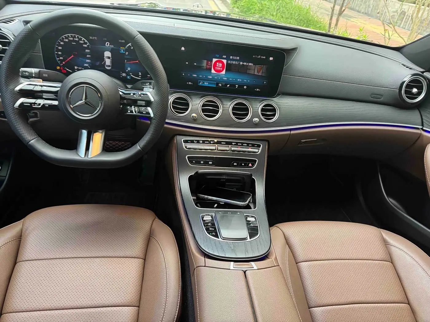 Mercedes-Benz E-Class 2023 — Photo 3/8