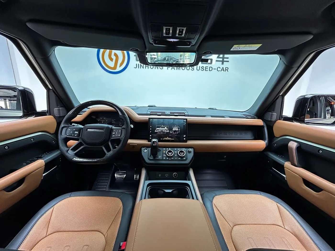 Land Rover Defender 2022 — Photo 18/20